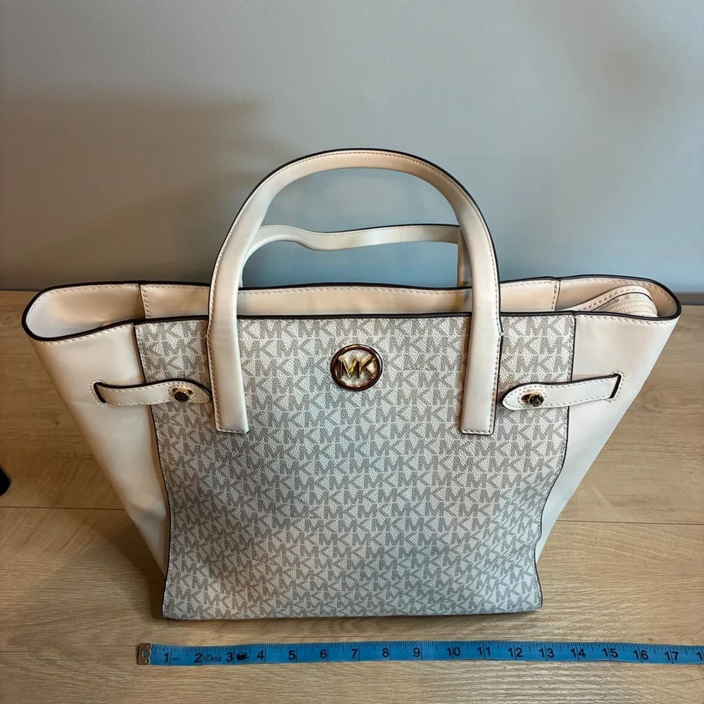Michael Kors Voyager East West Tote Bag Vanilla Signature Logo Gold Hardware
